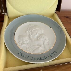 Lladro "Dia De La Madre 1973" Mother's Day Decorative Plate